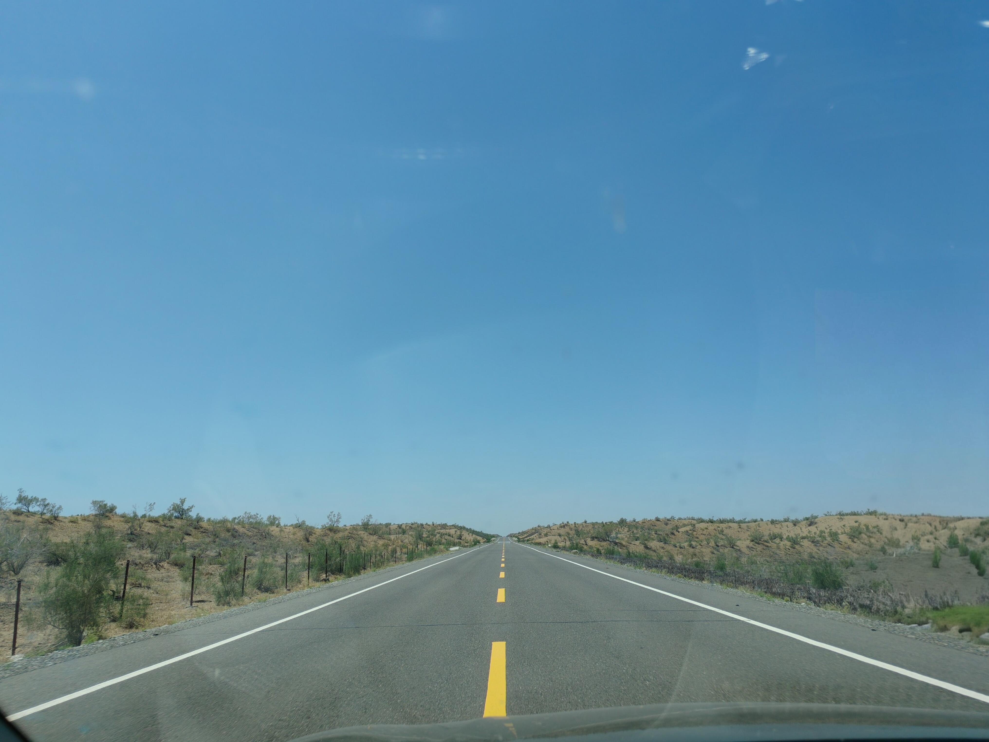 馭風而行 在沙漠公路上追尋極致的駕駛樂趣